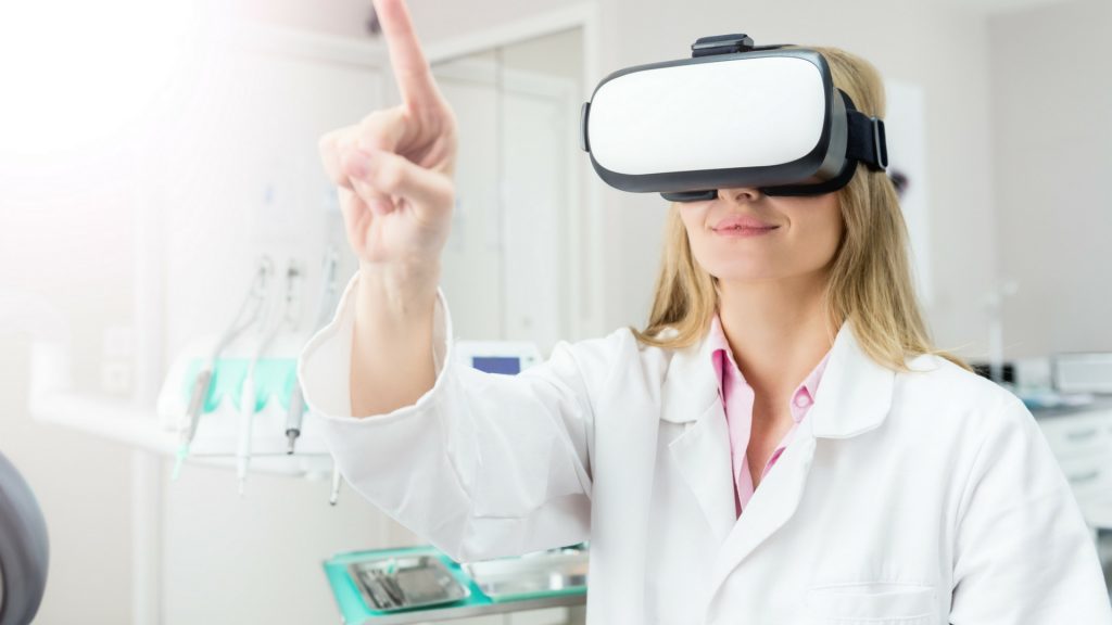 8-intriguing-dental-applications-for-virtual-reality-technology-7