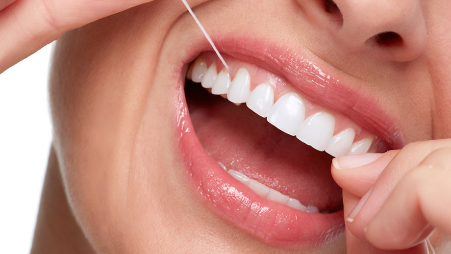  a girl is suing flossing