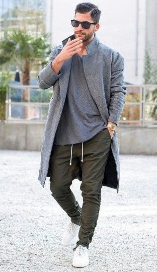 Overcoat with chinos with sneaker